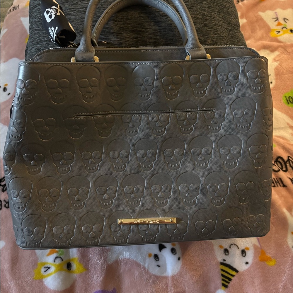 Gray Skull Embossed Handbag with Scarf - Picture 2 of 6